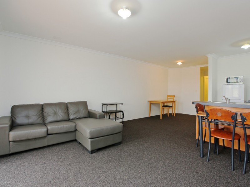 14/2 Boundary Rd, St James WA 6102