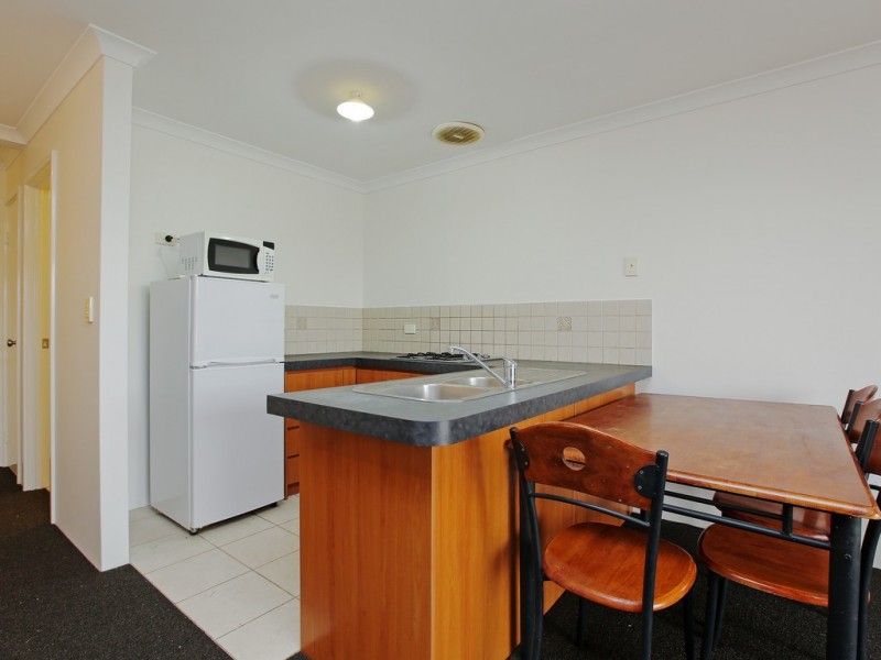 14/2 Boundary Rd, St James WA 6102