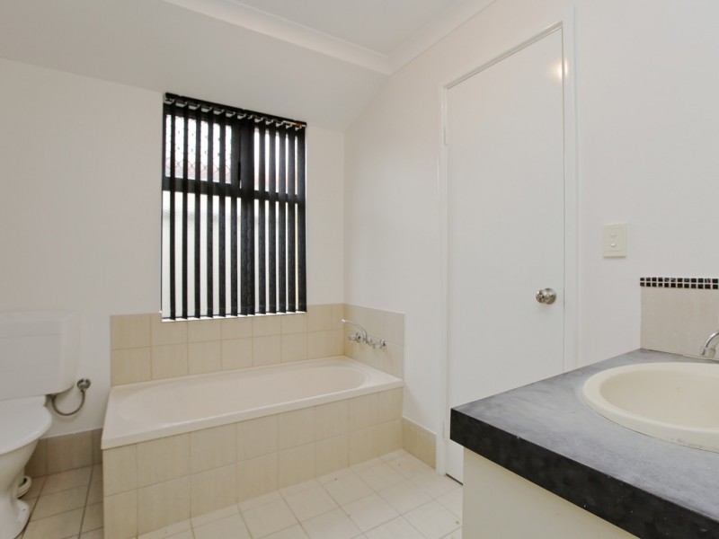 14/2 Boundary Rd, St James WA 6102