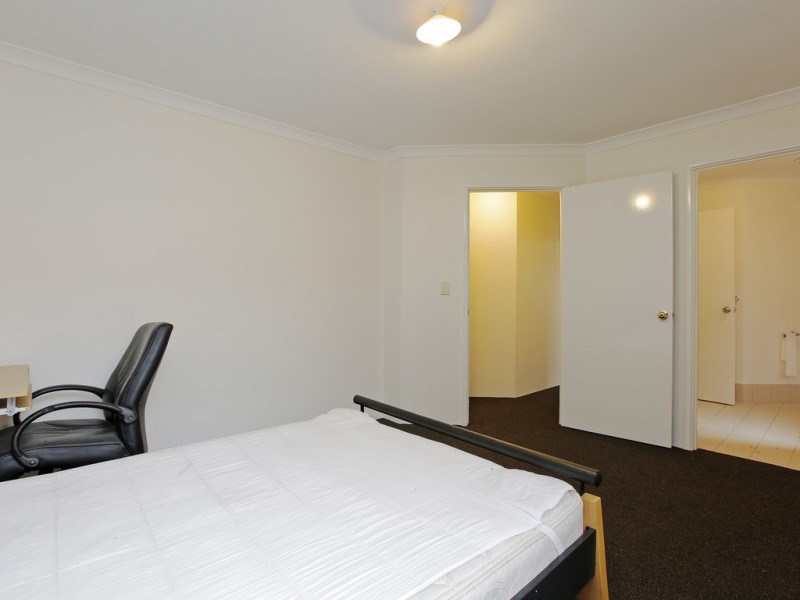 14/2 Boundary Rd, St James WA 6102