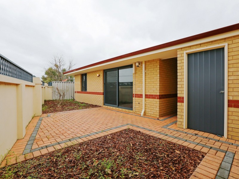 14/2 Boundary Rd, St James WA 6102