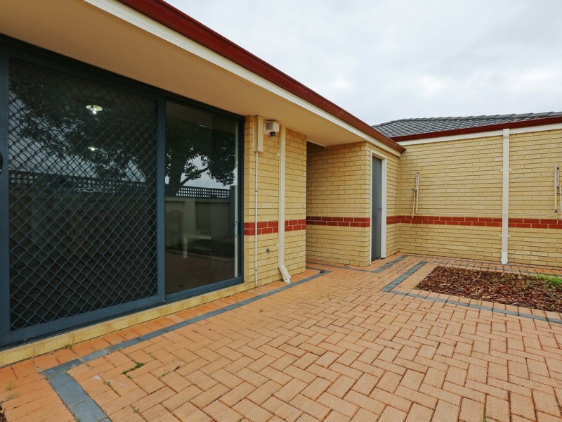 14/2 Boundary Rd, St James WA 6102