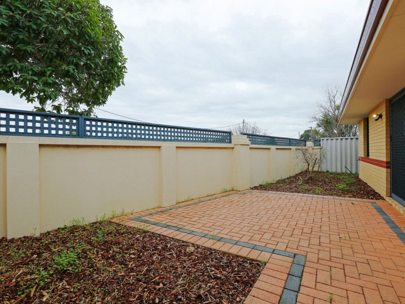 14/2 Boundary Rd, St James WA 6102