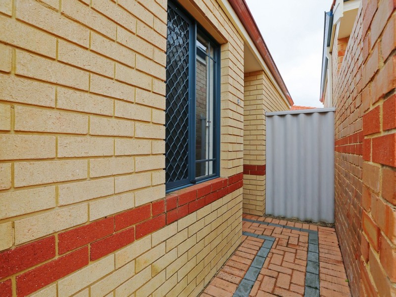 14/2 Boundary Rd, St James WA 6102