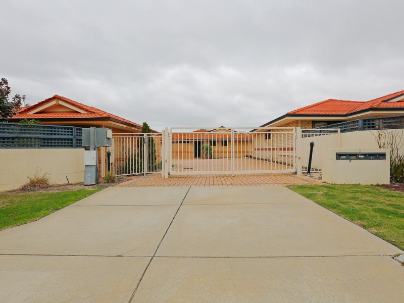 14/2 Boundary Rd, St James WA 6102