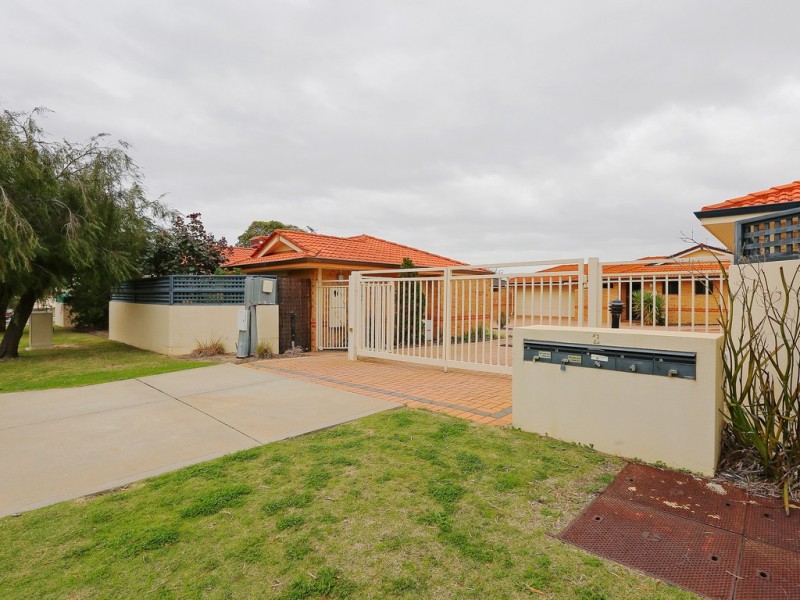 14/2 Boundary Rd, St James WA 6102