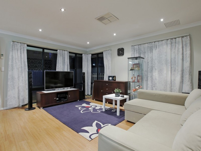 36 Balaka Way, Queens Park WA 6107