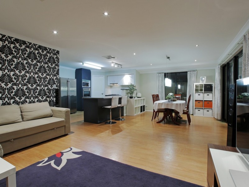 36 Balaka Way, Queens Park WA 6107