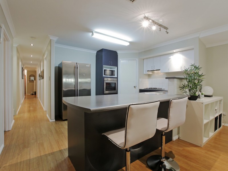 36 Balaka Way, Queens Park WA 6107