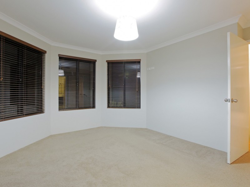 36 Balaka Way, Queens Park WA 6107