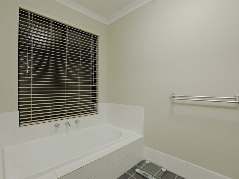 36 Balaka Way, Queens Park WA 6107