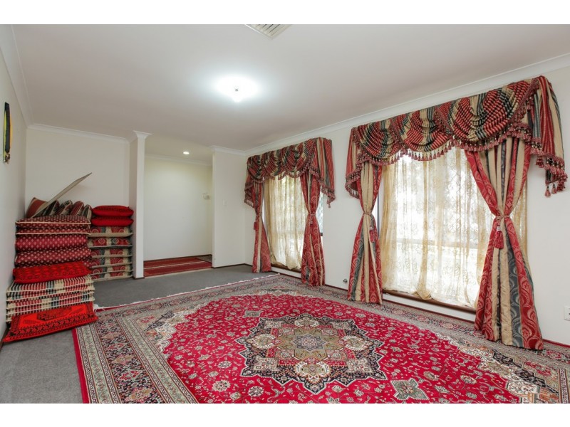 15 Charnley Close, Gosnells WA 6110