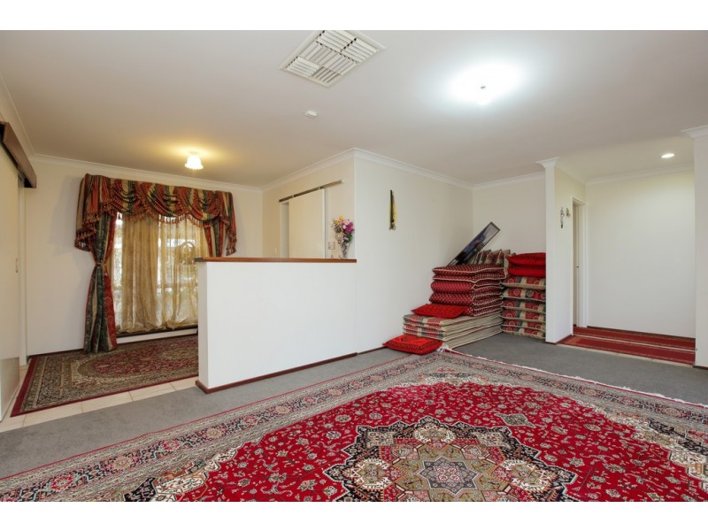 15 Charnley Close, Gosnells WA 6110