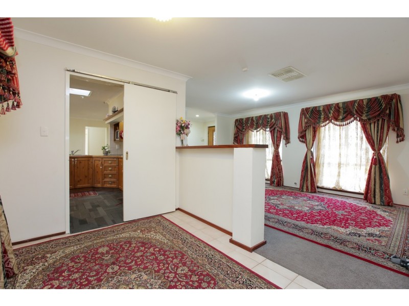 15 Charnley Close, Gosnells WA 6110