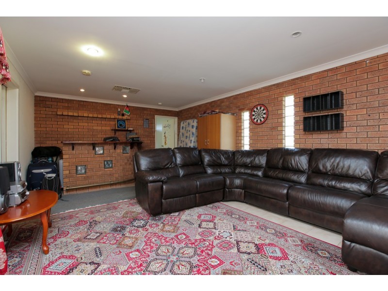 15 Charnley Close, Gosnells WA 6110