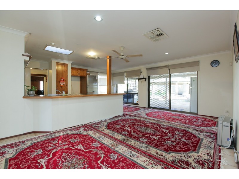 15 Charnley Close, Gosnells WA 6110