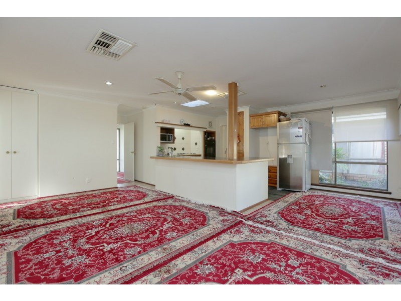 15 Charnley Close, Gosnells WA 6110