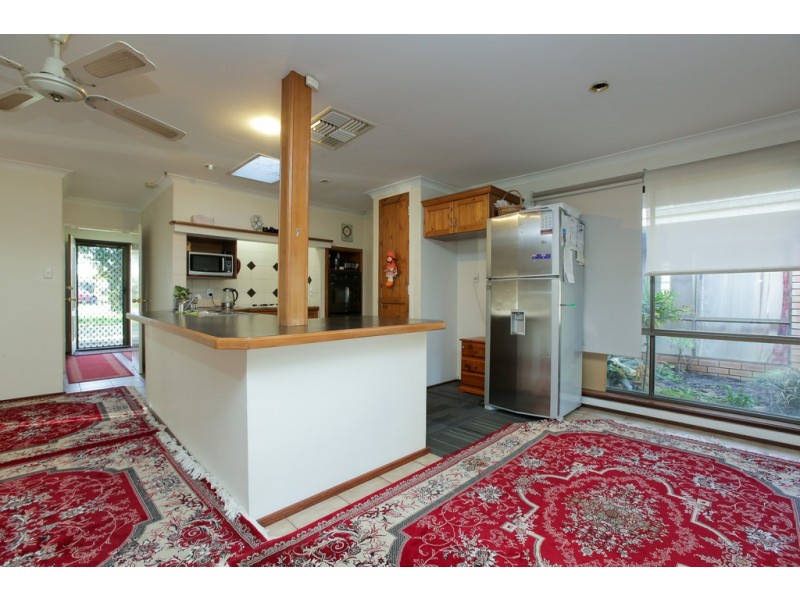 15 Charnley Close, Gosnells WA 6110