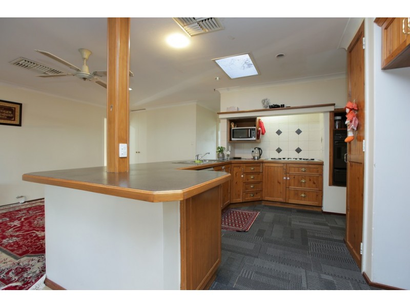 15 Charnley Close, Gosnells WA 6110