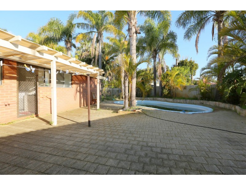 15 Charnley Close, Gosnells WA 6110