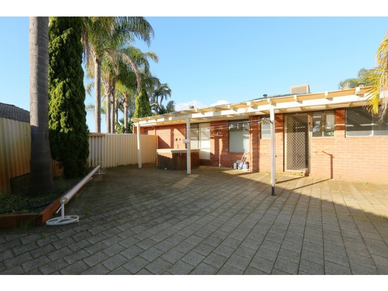 15 Charnley Close, Gosnells WA 6110