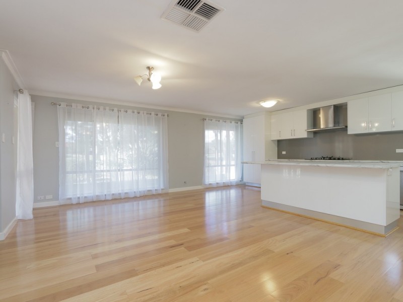 32 Juniper Way, Forrestfield WA 6058