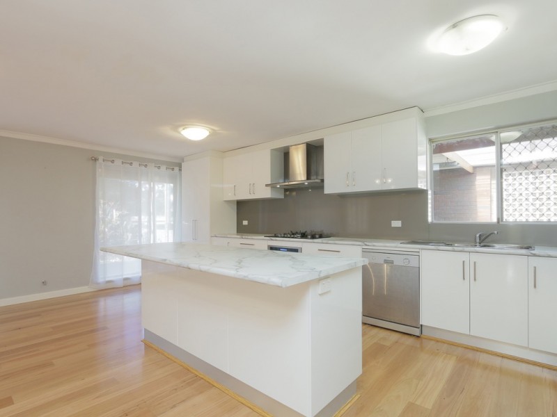 32 Juniper Way, Forrestfield WA 6058