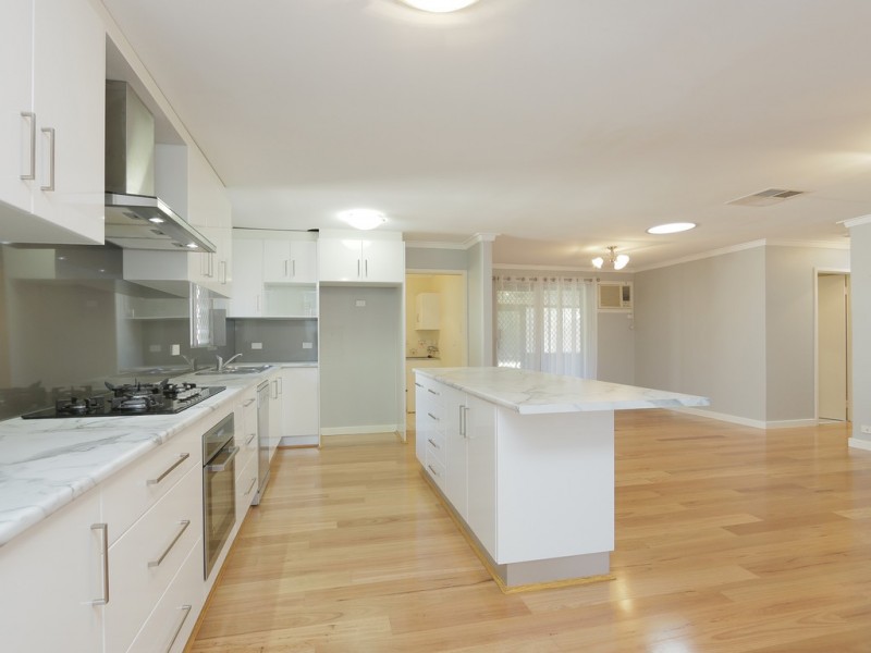 32 Juniper Way, Forrestfield WA 6058