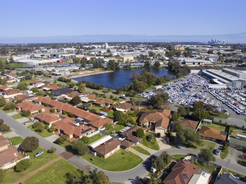 34B Longhurst Way, Queens Park WA 6107