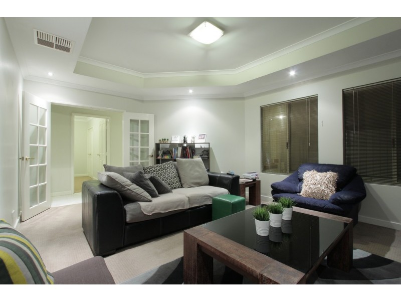 3/122 Thomas Street, Queens Park WA 6107