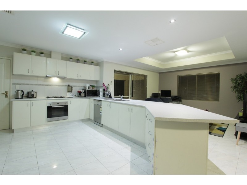 3/122 Thomas Street, Queens Park WA 6107