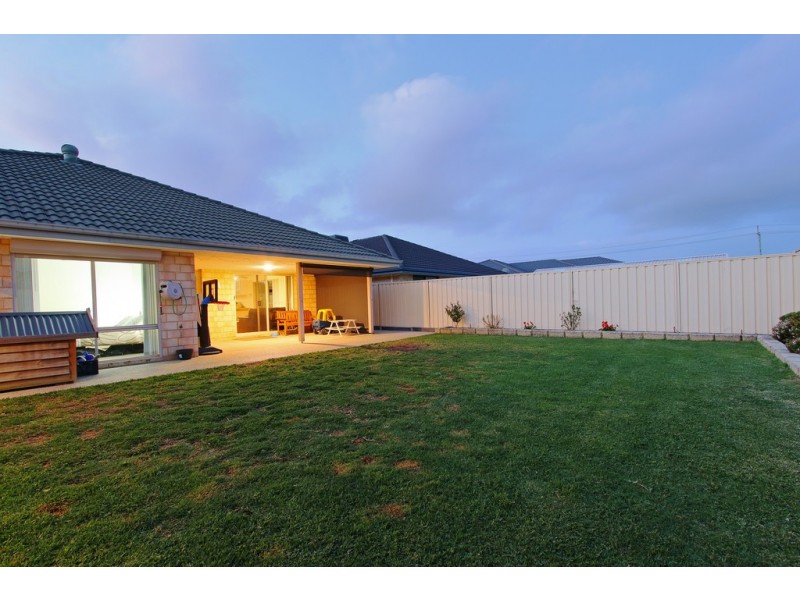 10 William Street, Wattle Grove WA 6107