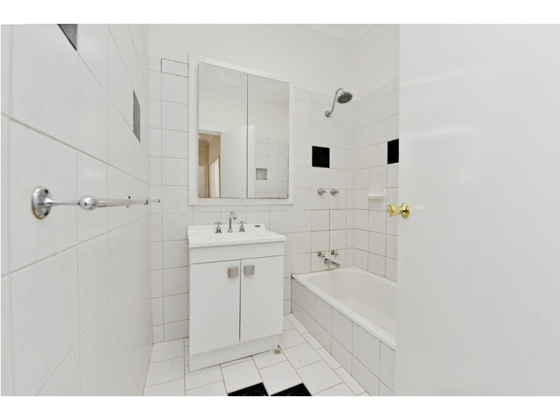 1/35 Donaldson St, Queens Park WA 6107