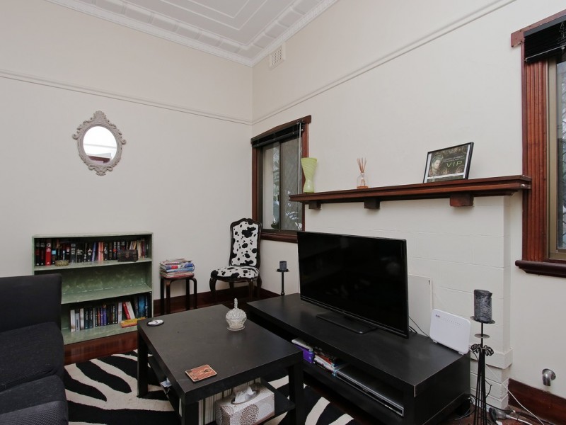 1/270 George Street, Queens Park WA 6107