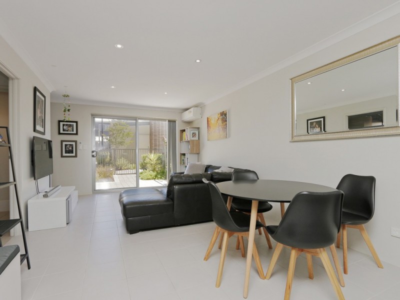 25/158 George St, Queens Park WA 6107