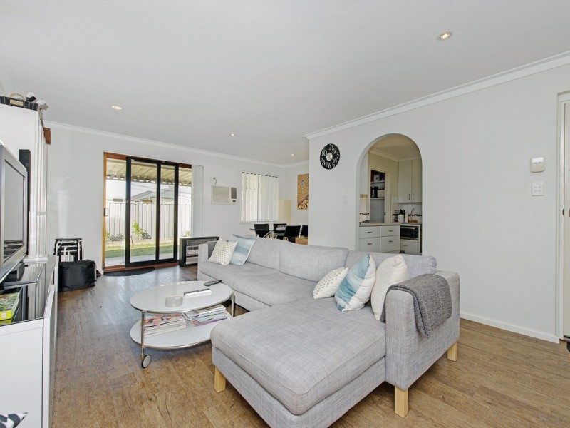 8 Lovett Place, Queens Park WA 6107