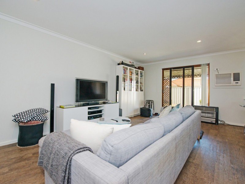 8 Lovett Place, Queens Park WA 6107