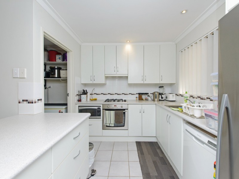 8 Lovett Place, Queens Park WA 6107