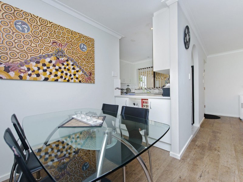 8 Lovett Place, Queens Park WA 6107