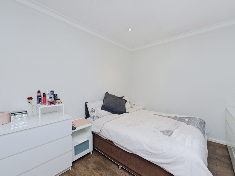 8 Lovett Place, Queens Park WA 6107