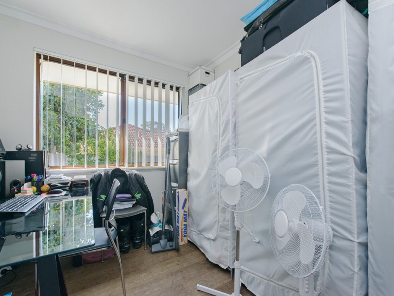 8 Lovett Place, Queens Park WA 6107