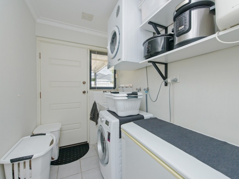 8 Lovett Place, Queens Park WA 6107