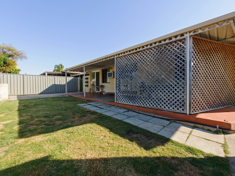 8 Lovett Place, Queens Park WA 6107