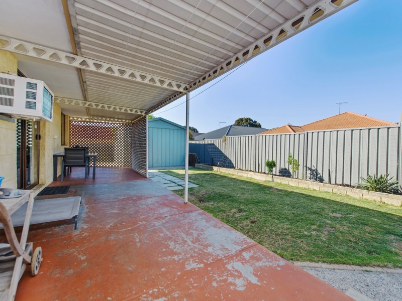 8 Lovett Place, Queens Park WA 6107