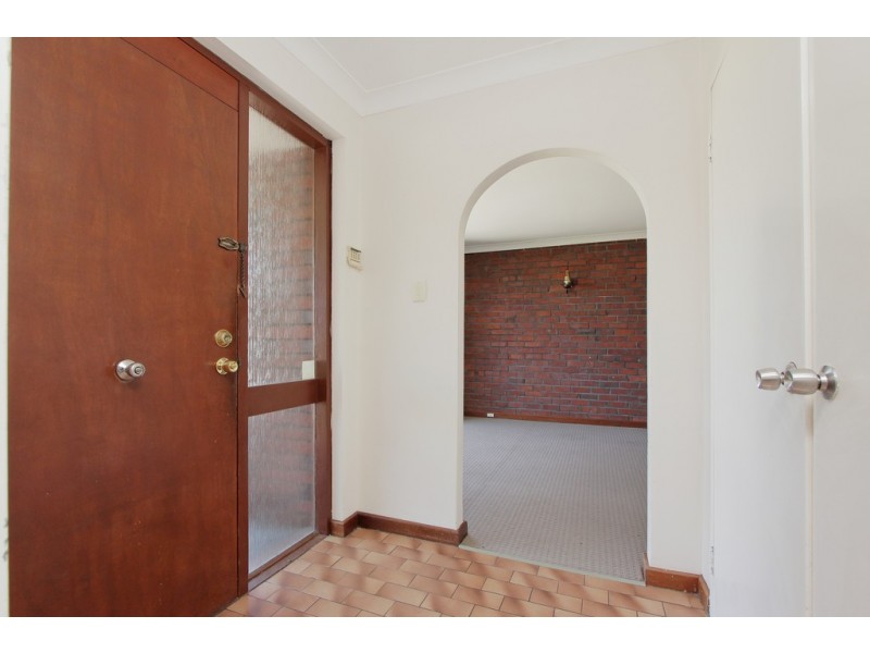 16 Banksia Circle, Thornlie WA 6108