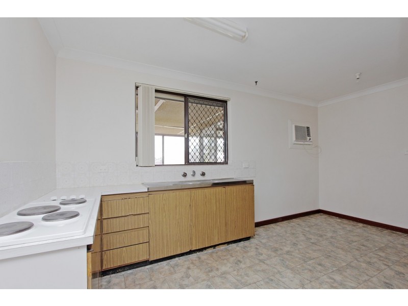 16 Banksia Circle, Thornlie WA 6108