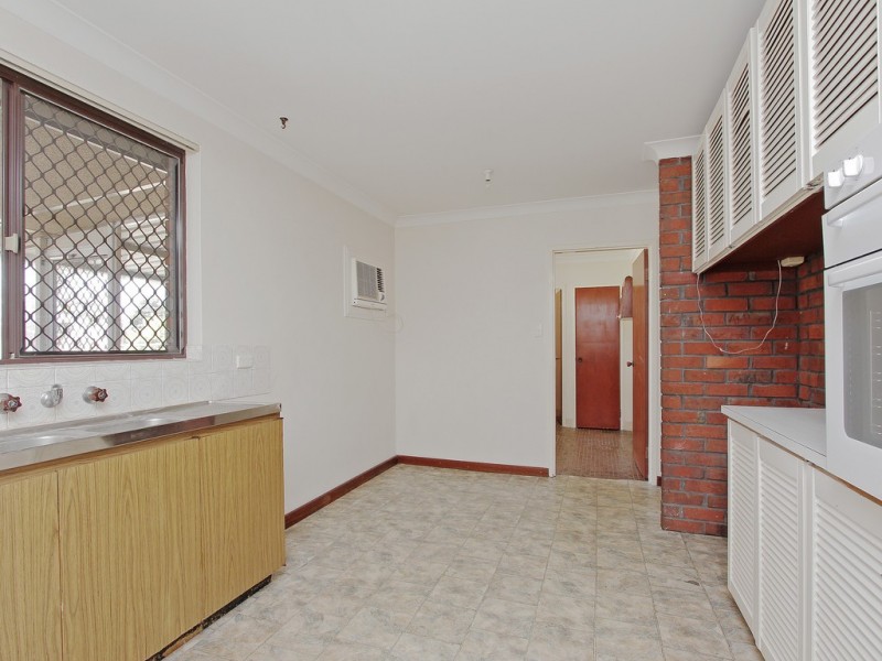 16 Banksia Circle, Thornlie WA 6108