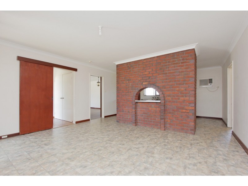 16 Banksia Circle, Thornlie WA 6108