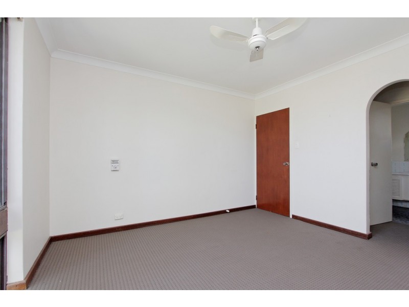 16 Banksia Circle, Thornlie WA 6108