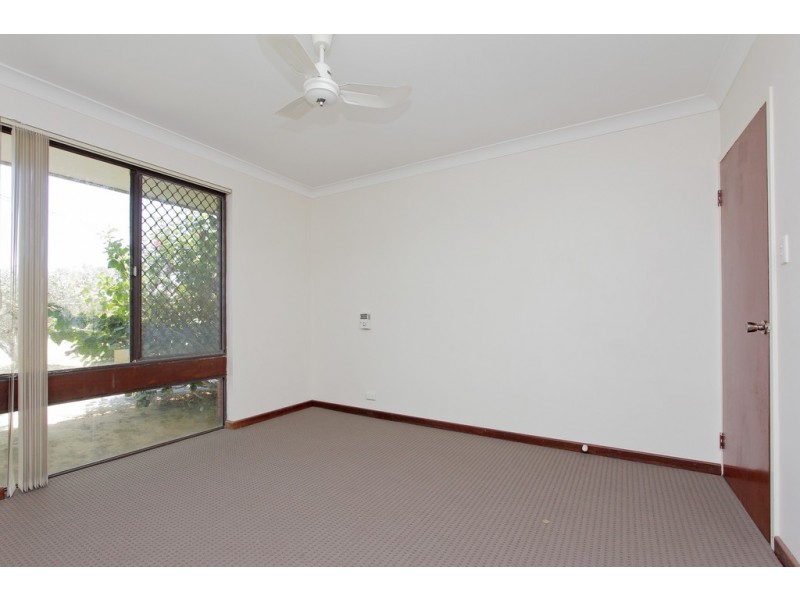 16 Banksia Circle, Thornlie WA 6108